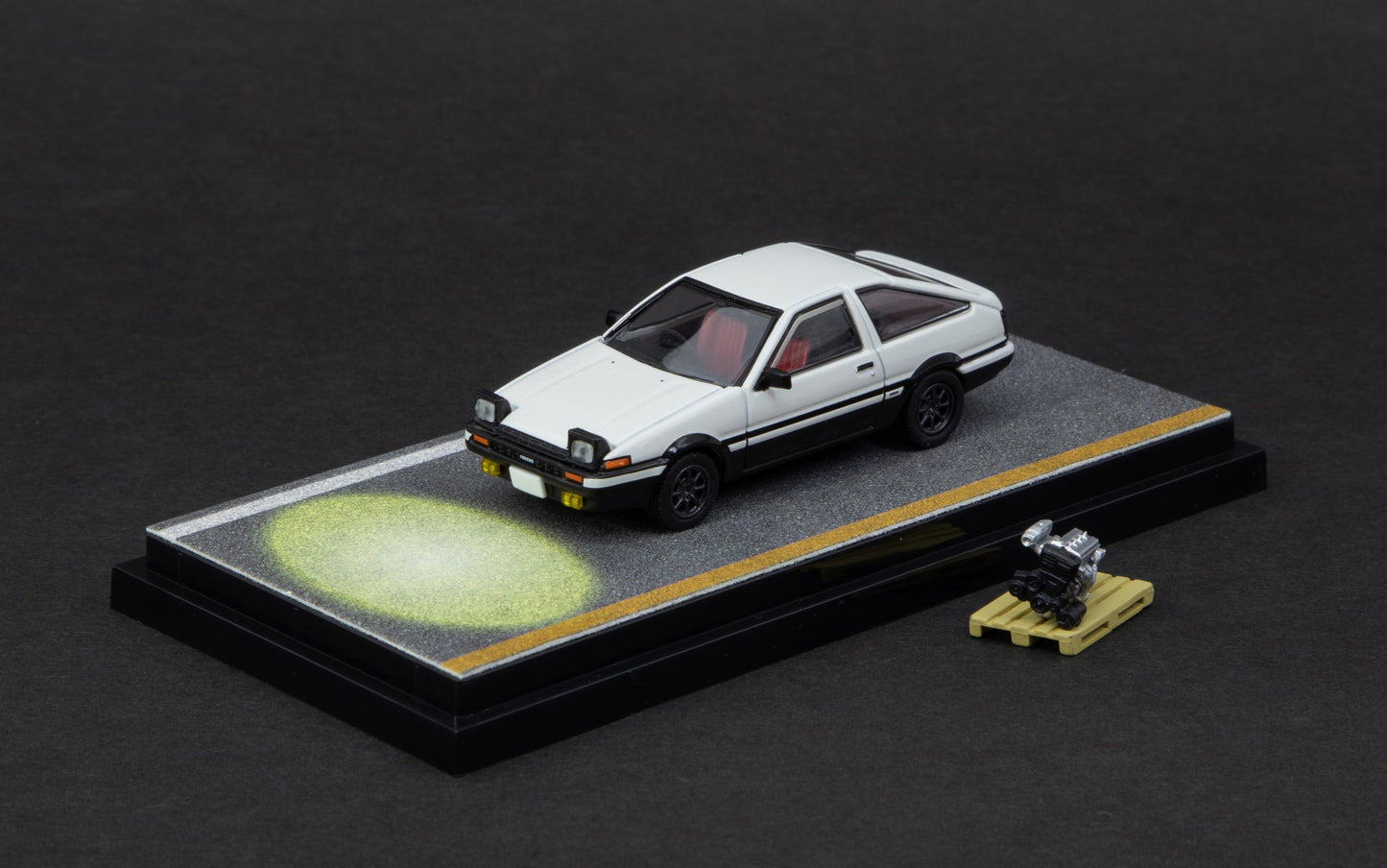 Hobby Japan  HJ642008DA  Toyota SPRINTER TRUENO GT APEX (AE86) 頭文字D OPEN HEADLIGHTS / WITH 4A-GE DISPLAY MODEL